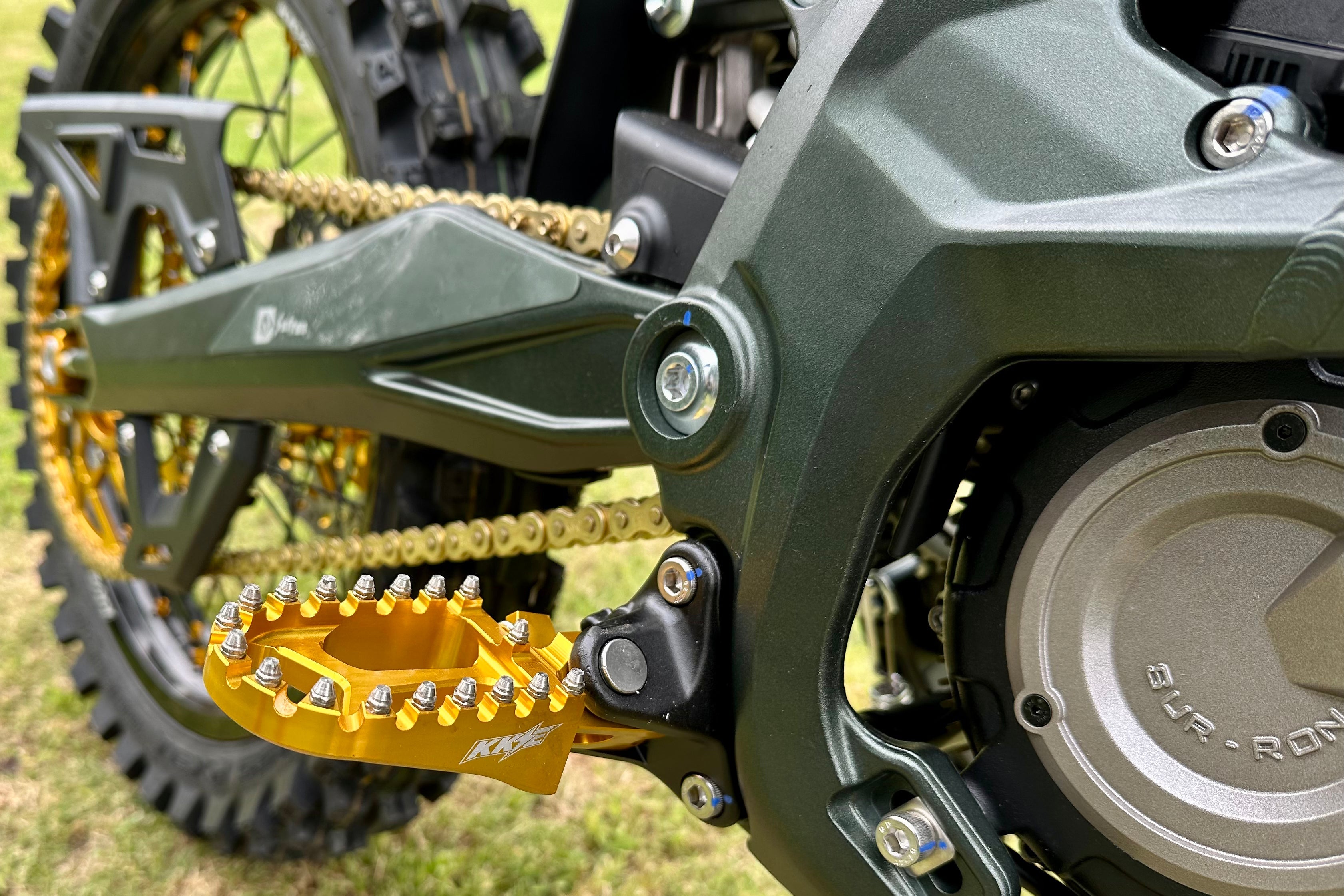 KKE Footpegs Billet Footpegs | SurRon Ultra Bee