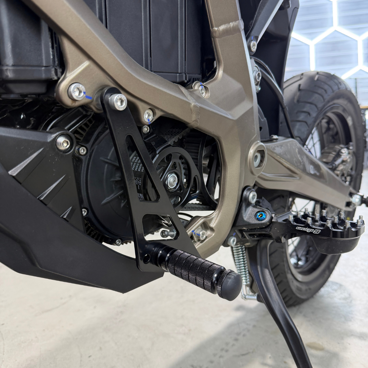Surron Ultra Bee Shift Lock | Foot Lock