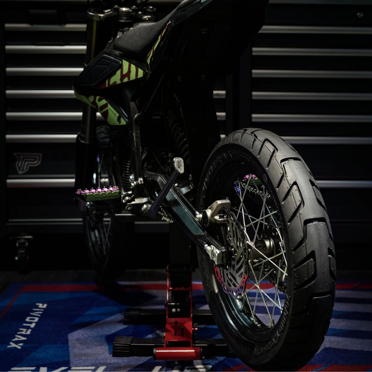 PIVOTRAX CYBER 70/100-12 Street Tire
